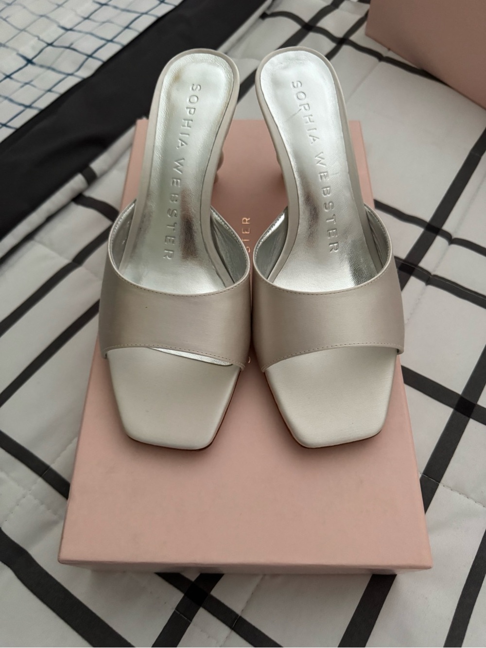 New Sophia Webster Ivory Satin Open-Toe Slide Mules